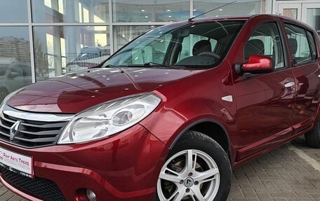 Renault Sandero I, 2013 год, 799 000 рублей, 1 фотография