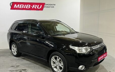Mitsubishi Outlander III рестайлинг 3, 2013 год, 1 350 000 рублей, 1 фотография