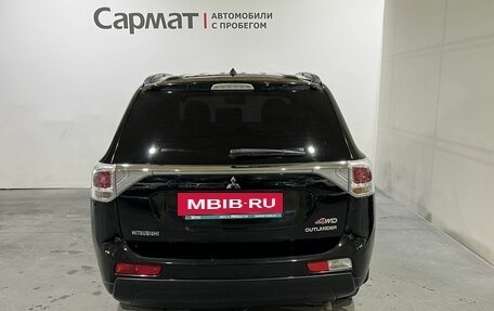 Mitsubishi Outlander III рестайлинг 3, 2013 год, 1 350 000 рублей, 6 фотография
