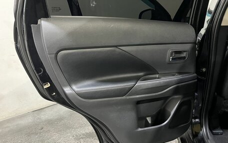 Mitsubishi Outlander III рестайлинг 3, 2013 год, 1 350 000 рублей, 14 фотография