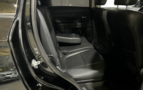 Mitsubishi Outlander III рестайлинг 3, 2013 год, 1 350 000 рублей, 17 фотография