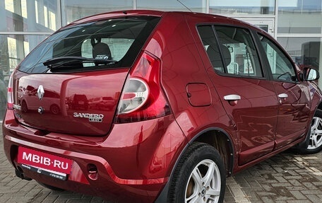 Renault Sandero I, 2013 год, 799 000 рублей, 2 фотография