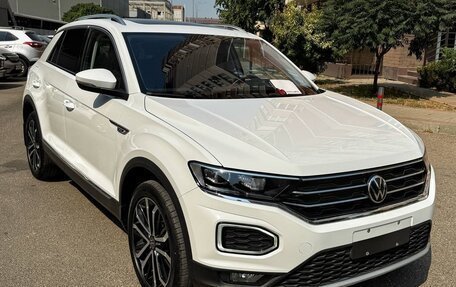 Volkswagen T-Roc I, 2022 год, 1 570 000 рублей, 1 фотография