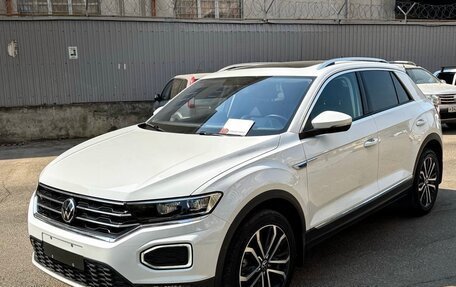 Volkswagen T-Roc I, 2022 год, 1 570 000 рублей, 2 фотография