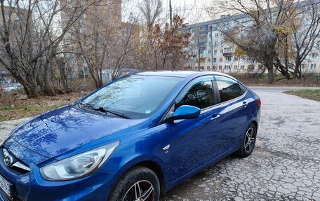 Hyundai Solaris II рестайлинг, 2013 год, 750 000 рублей, 4 фотография
