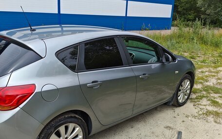 Opel Astra J, 2011 год, 560 000 рублей, 1 фотография