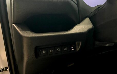 Toyota RAV4, 2025 год, 4 310 000 рублей, 15 фотография