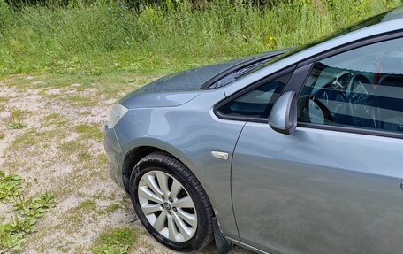 Opel Astra J, 2011 год, 560 000 рублей, 4 фотография