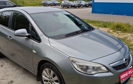 Opel Astra J, 2011 год, 560 000 рублей, 2 фотография
