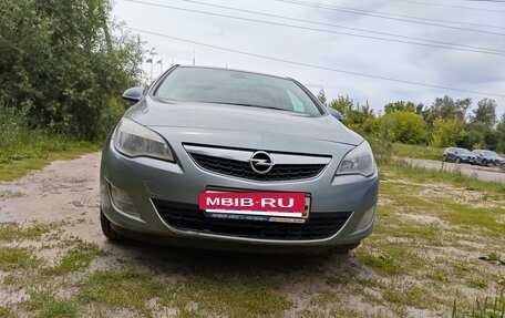 Opel Astra J, 2011 год, 560 000 рублей, 3 фотография