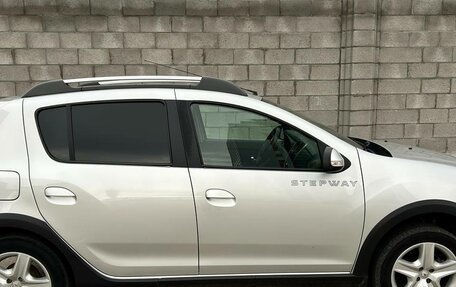 Renault Sandero II рестайлинг, 2016 год, 950 000 рублей, 2 фотография