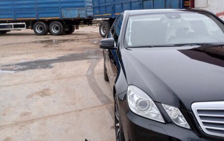 Mercedes-Benz E-Класс, 2012 год, 1 350 000 рублей, 6 фотография