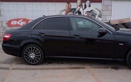 Mercedes-Benz E-Класс, 2012 год, 1 350 000 рублей, 8 фотография