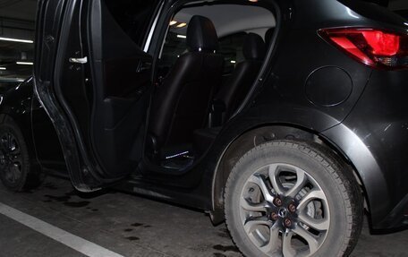 Mazda Demio IV, 2017 год, 1 450 000 рублей, 8 фотография