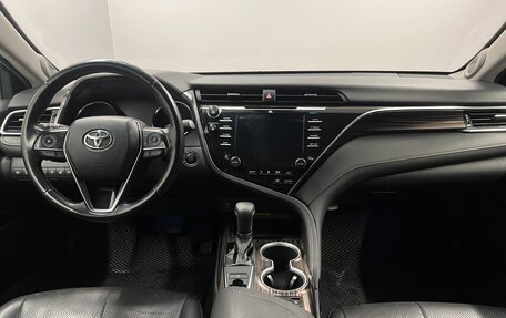 Toyota Camry, 2018 год, 2 850 000 рублей, 8 фотография