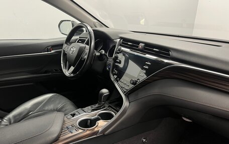 Toyota Camry, 2018 год, 2 850 000 рублей, 7 фотография