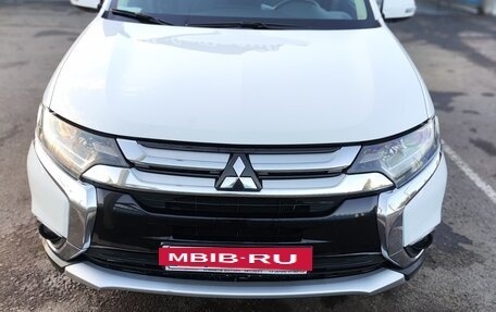 Mitsubishi Outlander III рестайлинг 3, 2017 год, 1 740 000 рублей, 2 фотография