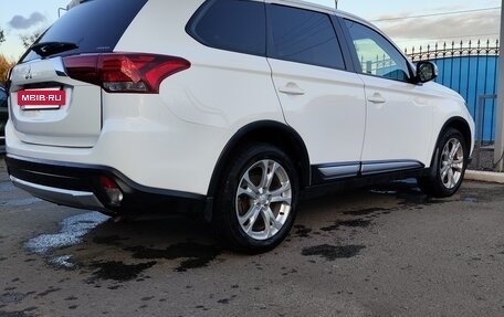 Mitsubishi Outlander III рестайлинг 3, 2017 год, 1 740 000 рублей, 3 фотография