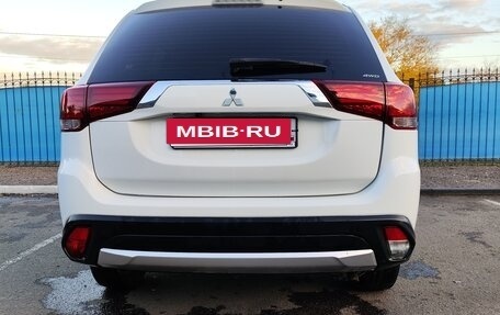 Mitsubishi Outlander III рестайлинг 3, 2017 год, 1 740 000 рублей, 4 фотография