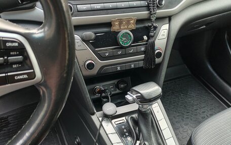 Hyundai Elantra VI рестайлинг, 2017 год, 1 200 000 рублей, 6 фотография