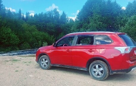 Mitsubishi Outlander III рестайлинг 3, 2014 год, 1 500 000 рублей, 12 фотография