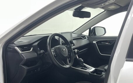 Toyota RAV4, 2020 год, 3 520 000 рублей, 11 фотография