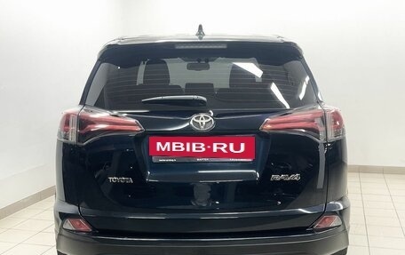 Toyota RAV4, 2018 год, 2 420 000 рублей, 5 фотография