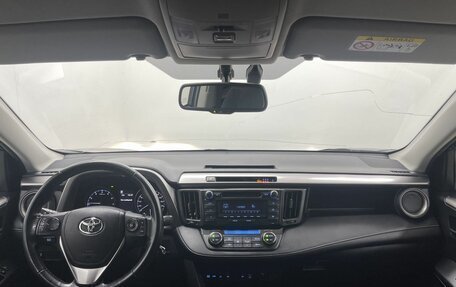 Toyota RAV4, 2018 год, 2 420 000 рублей, 17 фотография