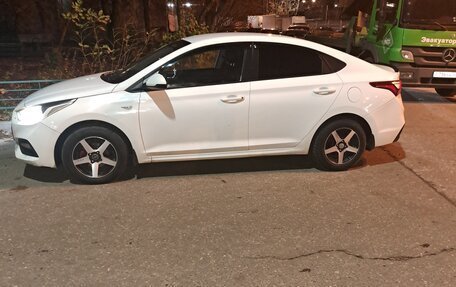 Hyundai Solaris II рестайлинг, 2017 год, 850 000 рублей, 5 фотография