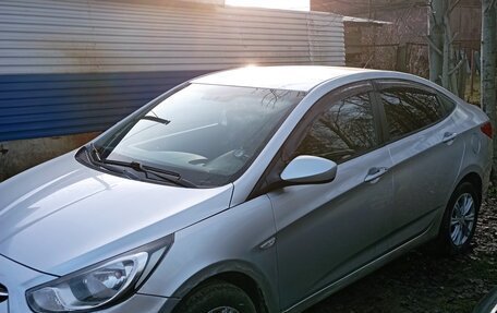 Hyundai Solaris II рестайлинг, 2011 год, 600 000 рублей, 6 фотография