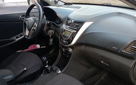 Hyundai Solaris II рестайлинг, 2011 год, 600 000 рублей, 9 фотография