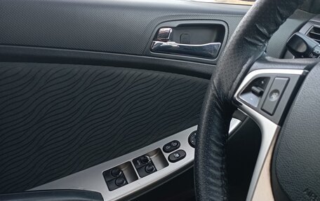 Hyundai Solaris II рестайлинг, 2011 год, 600 000 рублей, 16 фотография