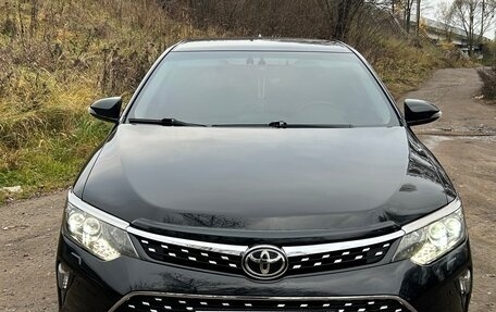 Toyota Camry, 2017 год, 2 150 000 рублей, 3 фотография