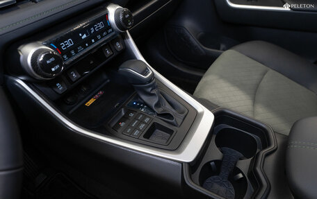 Toyota RAV4, 2025 год, 4 290 000 рублей, 14 фотография