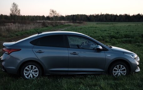 Hyundai Solaris II рестайлинг, 2018 год, 1 050 000 рублей, 3 фотография