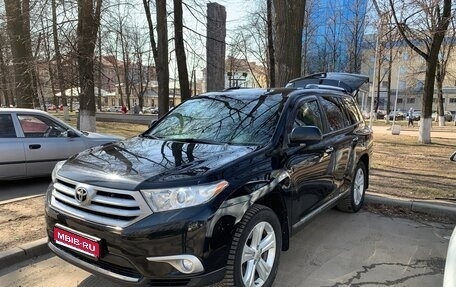 Toyota Highlander III, 2011 год, 1 700 000 рублей, 1 фотография