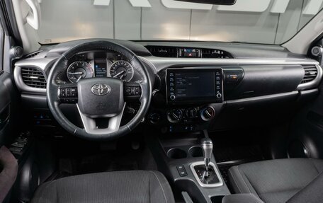 Toyota Hilux VIII, 2020 год, 3 989 000 рублей, 6 фотография