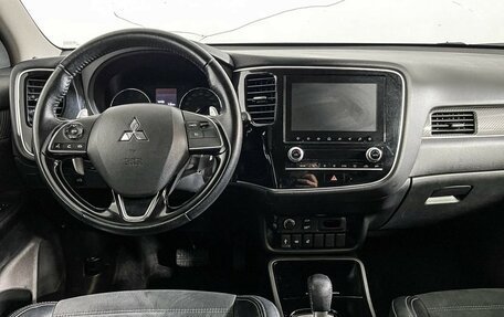 Mitsubishi Outlander III рестайлинг 3, 2021 год, 2 395 000 рублей, 12 фотография