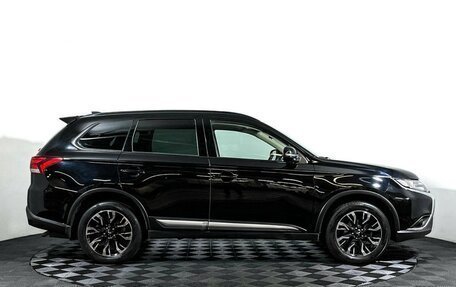 Mitsubishi Outlander III рестайлинг 3, 2021 год, 2 395 000 рублей, 4 фотография