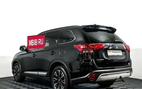 Mitsubishi Outlander III рестайлинг 3, 2021 год, 2 395 000 рублей, 7 фотография