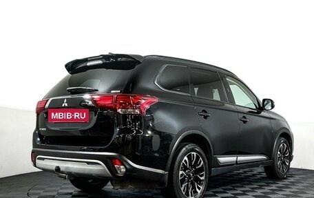 Mitsubishi Outlander III рестайлинг 3, 2021 год, 2 395 000 рублей, 5 фотография