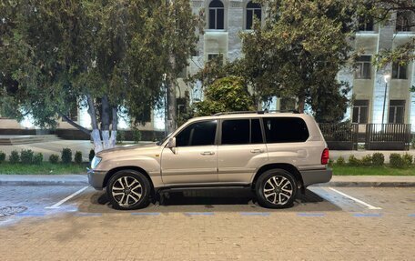 Toyota Land Cruiser 100 рестайлинг 2, 2004 год, 1 750 000 рублей, 1 фотография