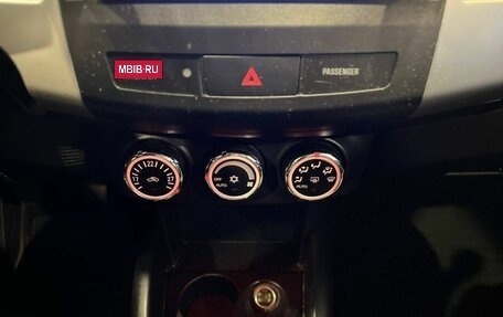 Mitsubishi Outlander III рестайлинг 3, 2010 год, 883 000 рублей, 15 фотография