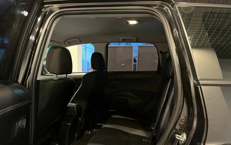 Mitsubishi Outlander III рестайлинг 3, 2010 год, 883 000 рублей, 24 фотография