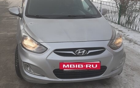 Hyundai Solaris II рестайлинг, 2011 год, 750 000 рублей, 5 фотография
