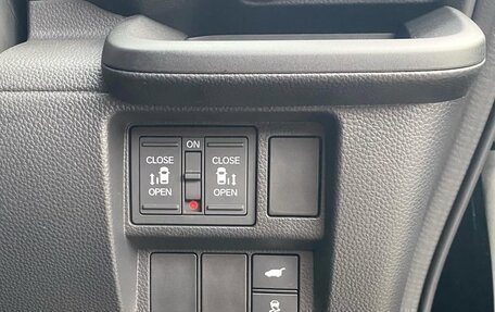 Honda Stepwgn, 2022 год, 2 750 000 рублей, 9 фотография