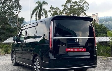 Honda Stepwgn, 2022 год, 2 750 000 рублей, 2 фотография