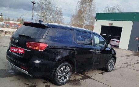 KIA Carnival III, 2019 год, 2 200 000 рублей, 3 фотография