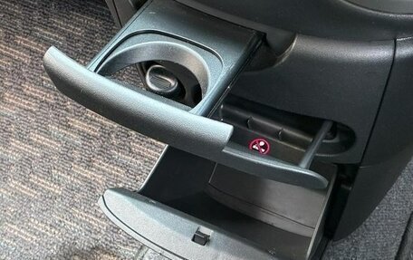 Toyota Sienta I, 2012 год, 739 000 рублей, 34 фотография