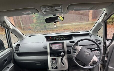 Toyota Noah III, 2008 год, 1 300 000 рублей, 12 фотография